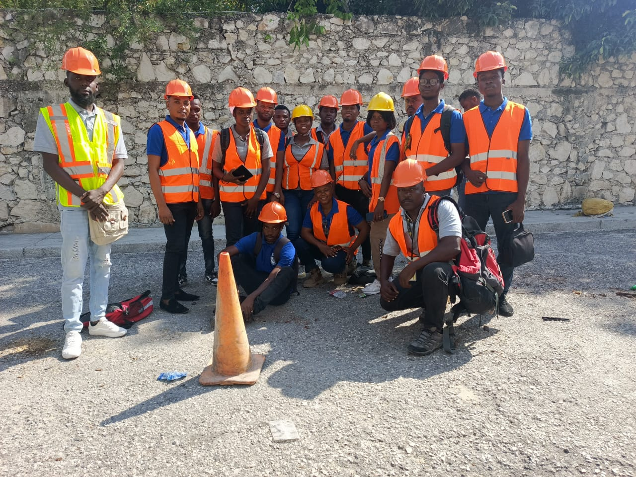 Elèv CFDD'H yo apre yon sesyon fòmasyon sou sekirite ak ekipman
